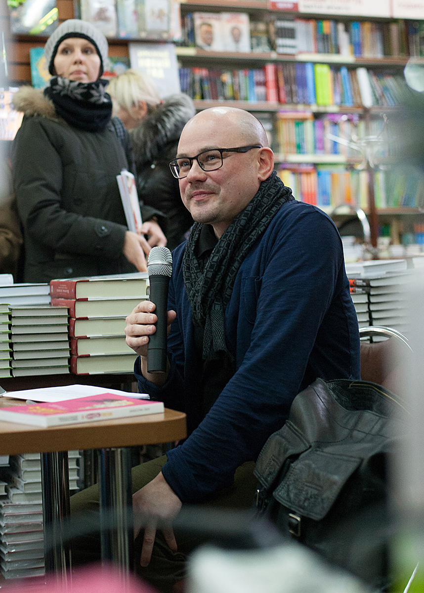  Олег Рассохин на встрече с читателями в «Библиоглобусе», декабрь 2016 г.