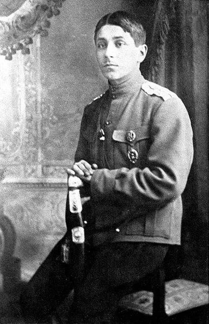 Михаил Зощенко в военной форме офицера Первой мировой